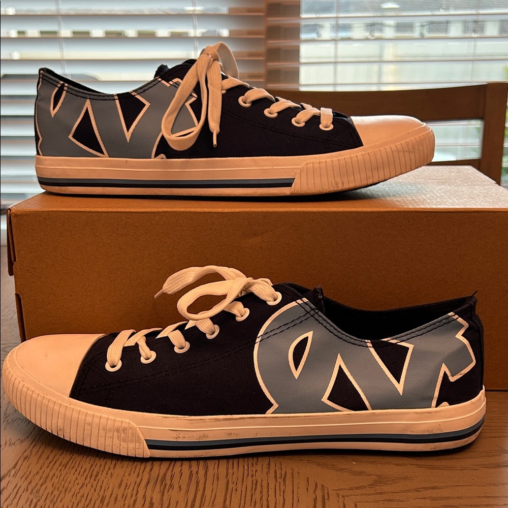 UNC Carolina Tar Heels Low-Top Canvas Sneakers